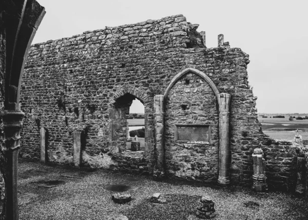 Schilderachtige ruïnes van de Clonmacnoise Monastery Cathedral, Ierland — Stockfoto