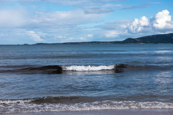Mořská vlna u pobřeží Korsiky, Francie — Stock fotografie