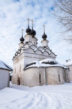 Kışın beyaz Rus Ortodoks Kilisesi 'nin arka manzarası