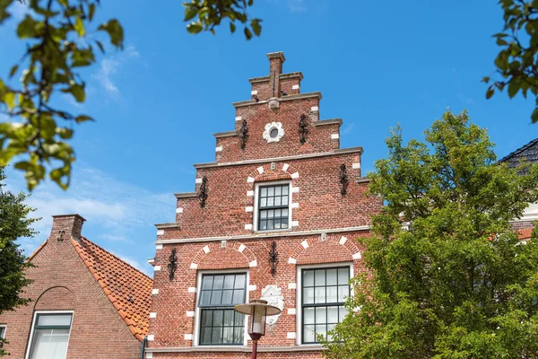 Workum Friesland オランダ 2020年7月16日 町のメインストリートにある伝統的な家の上部 — ストック写真