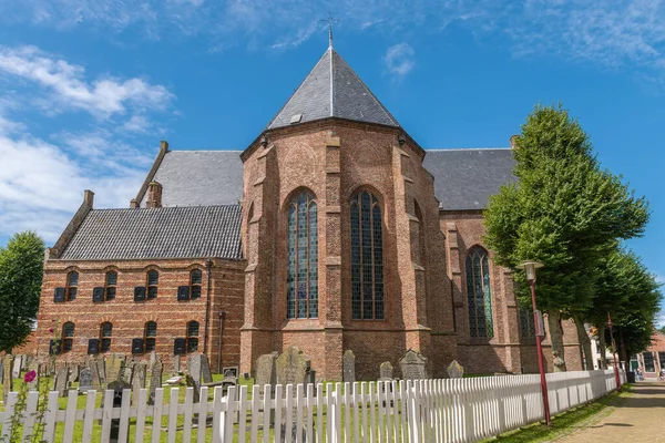 ワークム フリースラント オランダ 2020年7月16日 晴れた夏の日にゲルトルディス教会の側面図 — ストック写真
