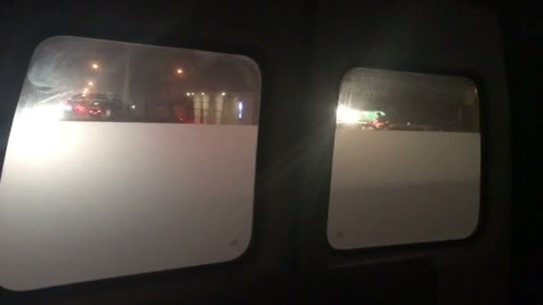 Rückfenster eines Krankenwagens — Stockvideo