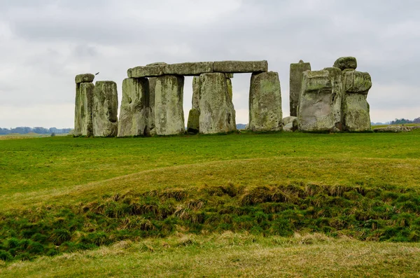 Stonehenge un antiguo monumento prehistórico de piedra, Reino Unido, Europa — Foto de Stock