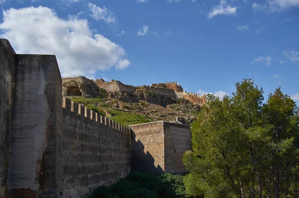 Régi középkori falai a Sagunto kastélynak — Stock Fotó