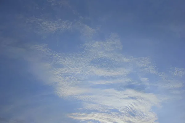 Güzel Gün Batımı Gökyüzü Dramatik Işık Ile Koyu Bulutlar Alacakaranlık — Stok fotoğraf