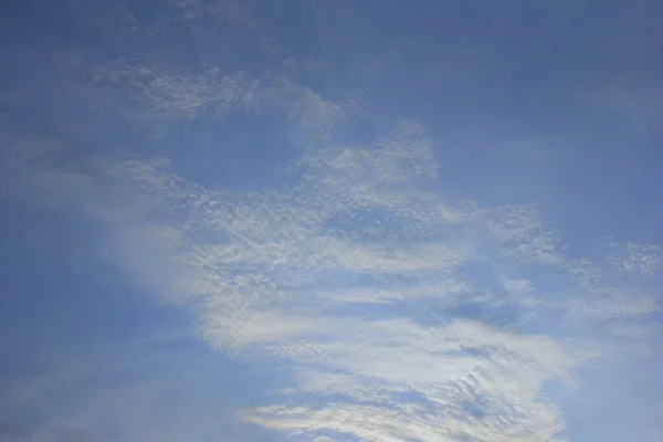 Hermoso Cielo Atardecer Nubes Oscuras Con Luz Dramática Fondo Del —  Fotos de Stock