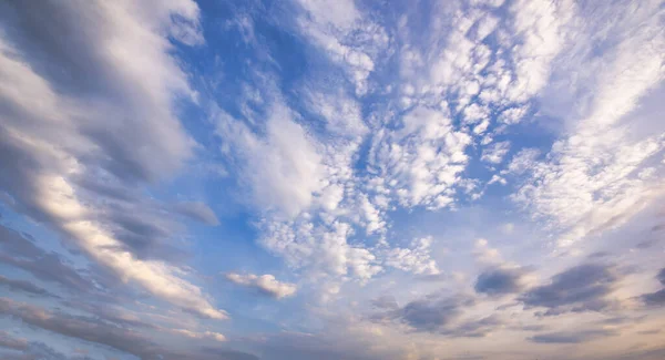 아름다운 하늘과 구름이 구름을 모양으로 구름이 아름다운 자연의 — 스톡 사진