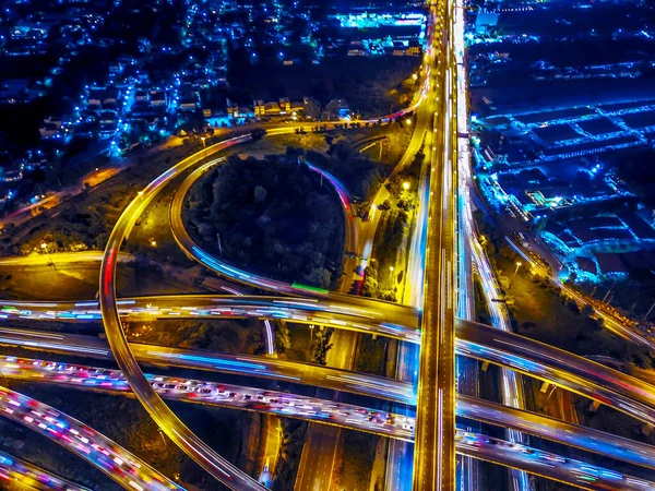 Luftaufnahme Des Kreisverkehrs Und Der Autobahn Bei Nacht Schnellstraße Moderner — Stockfoto