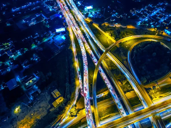 Luftaufnahme Des Kreisverkehrs Und Der Autobahn Bei Nacht Schnellstraße Moderner — Stockfoto