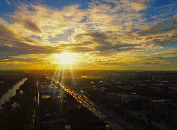 Красивый Закат Неба Над Городом Неба Голубой Оранжевый Свет Солнца — стоковое фото