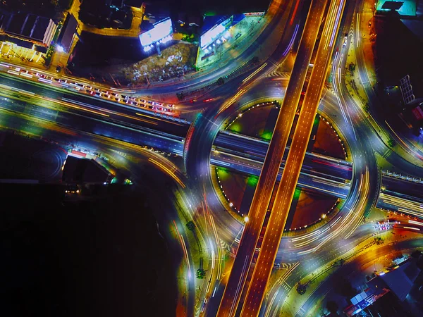 Luftaufnahme Des Kreisverkehrs Und Der Autobahn Bei Nacht Schnellstraße Moderner — Stockfoto