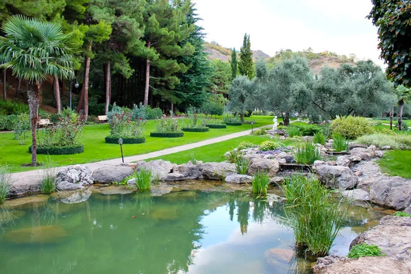 Kırım Daki Sağlık Iyileştirme Kompleksinde Park Manzarası — Stok fotoğraf