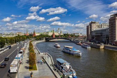 Moskova, Rusya - 13 Ağustos 2018: Moskva nehir dolgu, kentin altyapı.