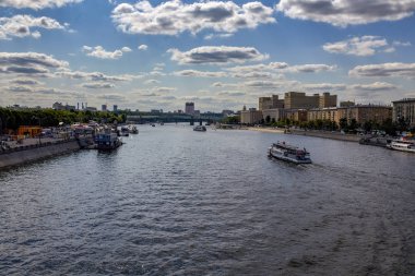 Moskova, Rusya - 13 Ağustos 2018: Moskva nehir dolgu, kentin altyapı.