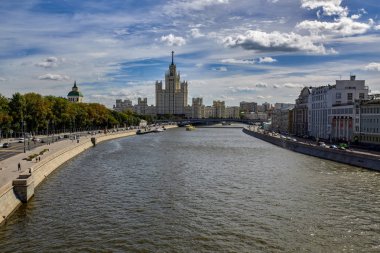 Moskova, Rusya - 13 Ağustos 2018: Moskva nehir dolgu, kentin altyapı.