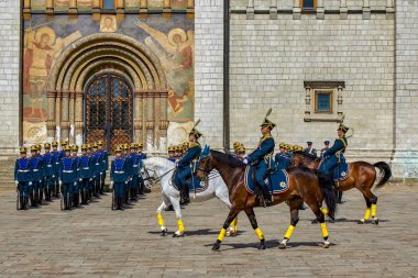 Rusya, Moskova, Kremlin. -18 Ağustos 2018: bekçi töreni Cumhurbaşkanlığı alay montaj