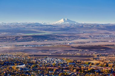 Kuzey Kafkasya. Mount Scabby görüntüleyin. Elbruz Dağı