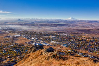 Kuzey Kafkasya. Mount Scabby görüntüleyin. Elbruz Dağı