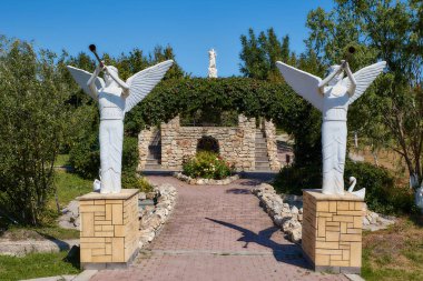 Essentuki. Peter ve Paul tapınağı kompleksi. İsa 'nın heykeli