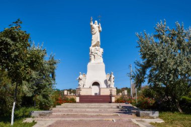 Essentuki. Peter ve Paul tapınağı kompleksi. İsa 'nın heykeli