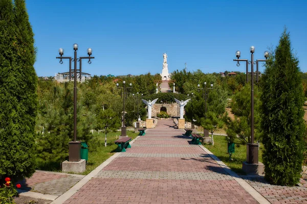 Essentuki. Peter ve Paul tapınağı kompleksi. İsa 'nın heykeli