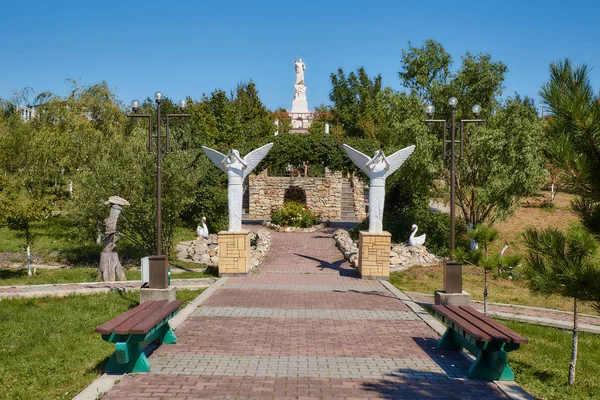 Essentuki. Peter ve Paul tapınağı kompleksi. İsa 'nın heykeli