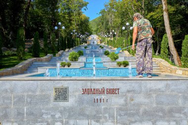 Zheleznovodsk. Şehir parkı. Çekicilik. Ağustos 2020