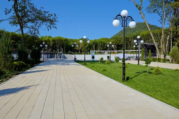 Zheleznovodsk. Şehir parkı. Çekicilik. Ağustos 2020