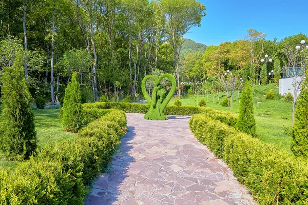 Zheleznovodsk. Şehir parkı. Çekicilik. Ağustos 2020