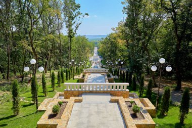 Zheleznovodsk. Şehir parkı. Çekicilik. Ağustos 2020