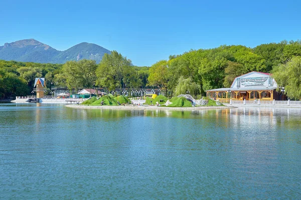 Zheleznovodsk Parque Municipal Park Lake Diseño Del Paisaje — Foto de Stock