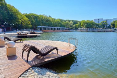 Zheleznovodsk. Şehir parkı. Park Gölü. Peyzaj tasarımı