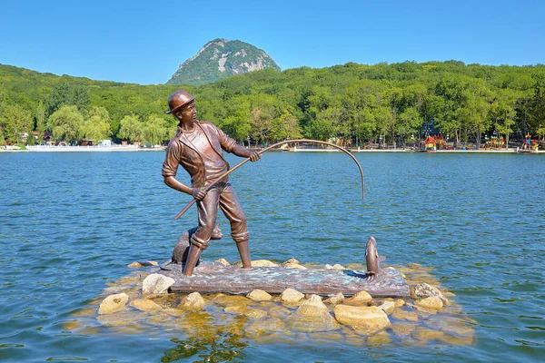Zheleznovodsk. Şehir parkı. Park Gölü. Dekoratif heykel