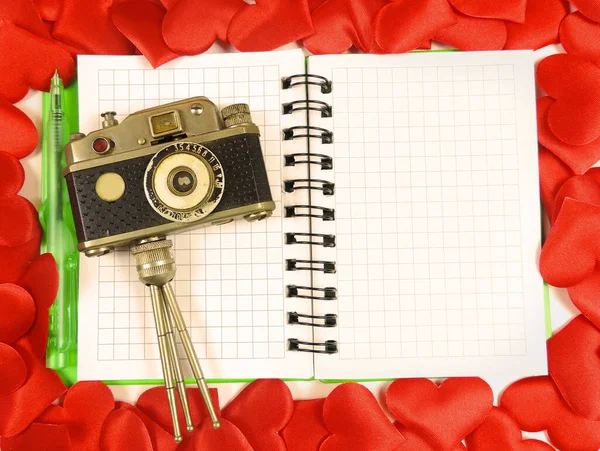 Top View Open Notebook Place Text Retro Minicamera Many Hearts — стоковое фото
