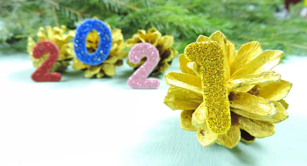 2021 Números Decorativos Brillantes Para Los Nuevos Años Conos Oro —  Fotos de Stock