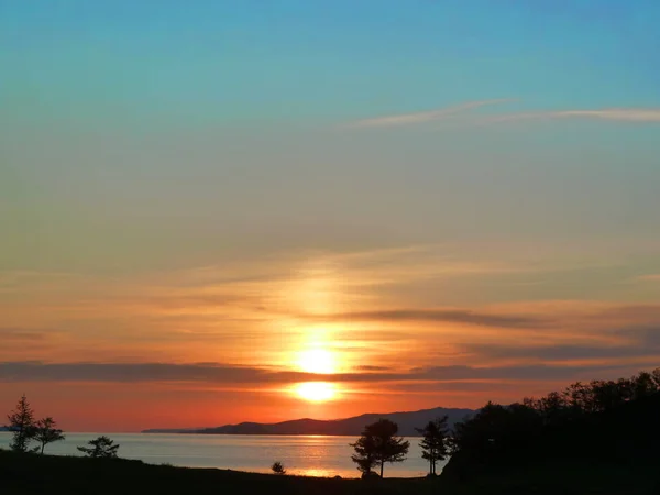 Malowniczy Zachód Słońca Nad Słynnym Jeziorem Bajkał — Zdjęcie stockowe