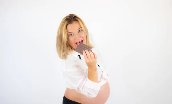 Pretty Pregnant Woman Pink Blouse Eating Chocolate — Stock Photo, Image