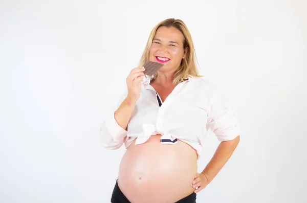 Pretty Pregnant Woman Pink Blouse Eating Chocolate — Stock Photo, Image