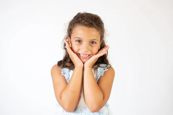 Portret Van Een Mooi Meisje Blauwe Jurk Lachend — Stockfoto