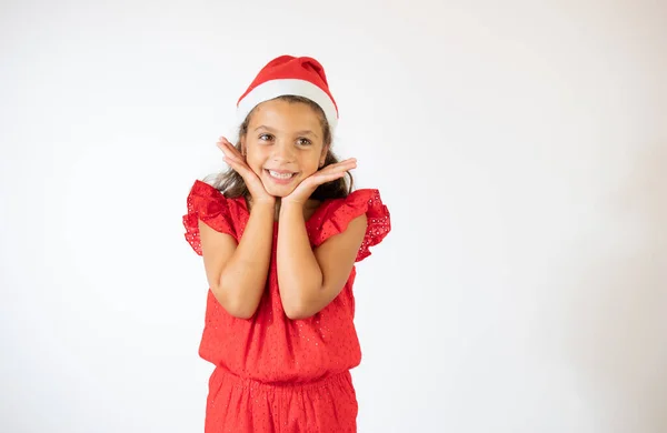 Menina Bonita Vestido Vermelho Com Chapéu Natal Sorrindo — Fotografia de Stock