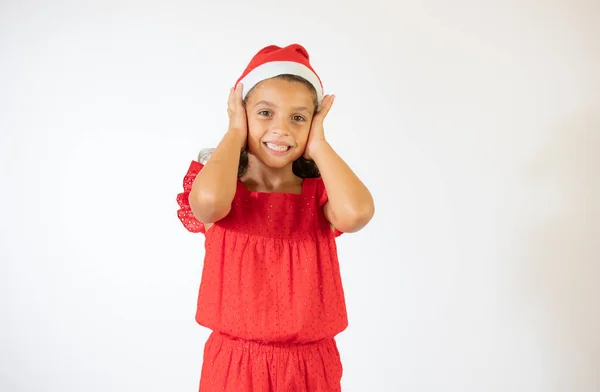 Menina Bonita Vestido Vermelho Com Chapéu Natal Sorrindo — Fotografia de Stock