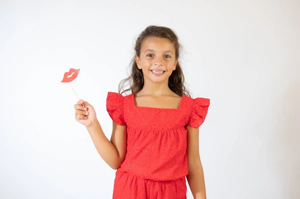 Menina Bonita Vestido Vermelho Fundo Branco Sorrindo — Fotografia de Stock