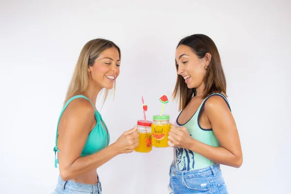Deux Jolies Femmes Maillot Bain Avec Cocktail — Photo
