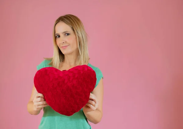 Beautiful Young Stylish Woman Studio Holding Red Fluffy Heart Shaped — Stock Photo, Image