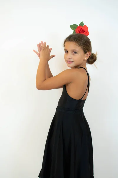 Menina Dançando Flamenco Vestido Tradicional Flamenco — Fotografia de Stock