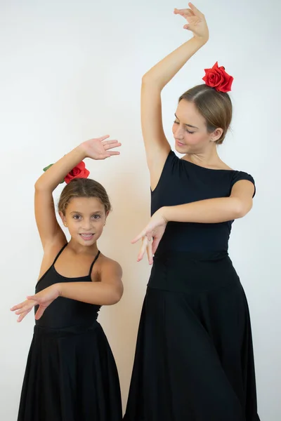 Dwie Młode Tancerki Flamenco Hiszpania Kobieta Białym Tle — Zdjęcie stockowe