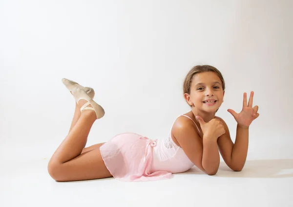 Vacker Liten Ballerina Ligger Golvet Vit Bakgrund — Stockfoto
