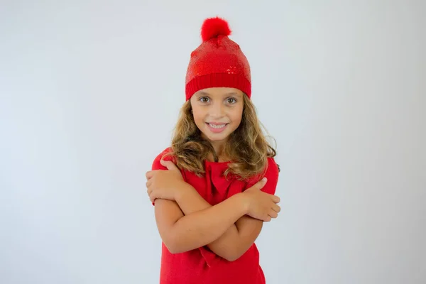 Retrato Menina Encantadora Feliz Vestindo Chapéu Vermelho Malha Vestido Vermelho — Fotografia de Stock