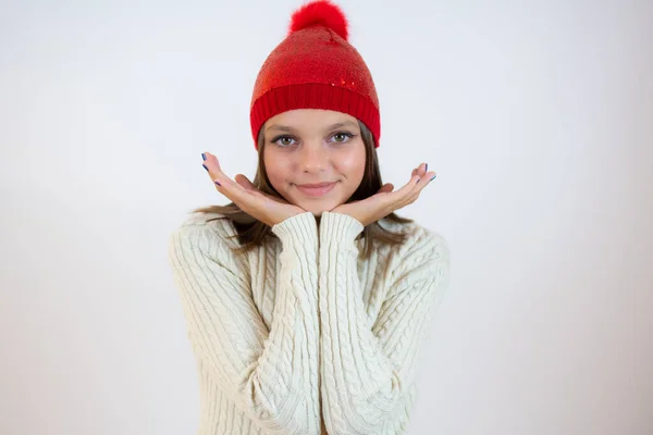 Nahaufnahme Porträt Eines Hübschen Mädchens Winterkleidung Vor Weißem Hintergrund — Stockfoto
