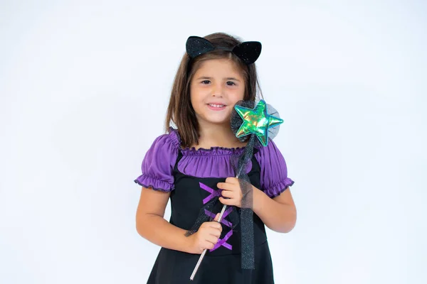 Menina Bonito Halloween Bruxa Traje Sobre Fundo Branco — Fotografia de Stock